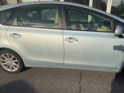 2014 Toyota Prius v Five