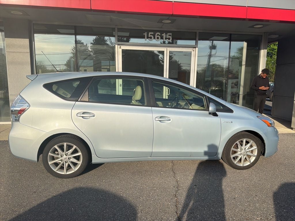 2014 Toyota Prius v Five