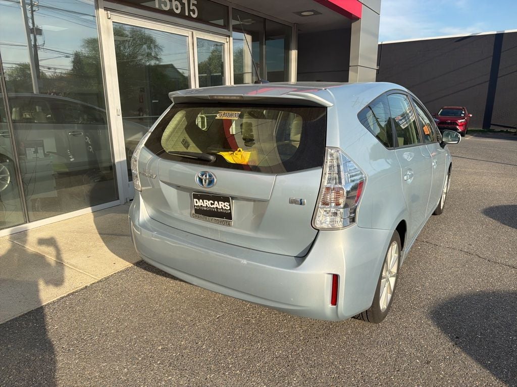 2014 Toyota Prius v Five