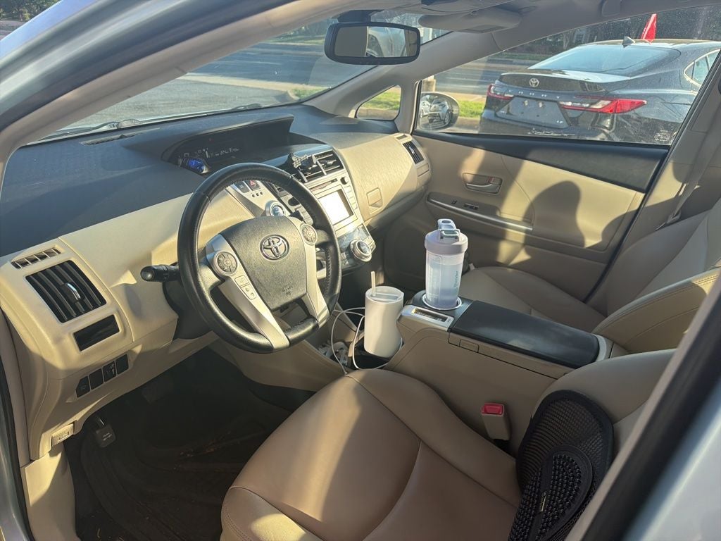 2014 Toyota Prius v Five