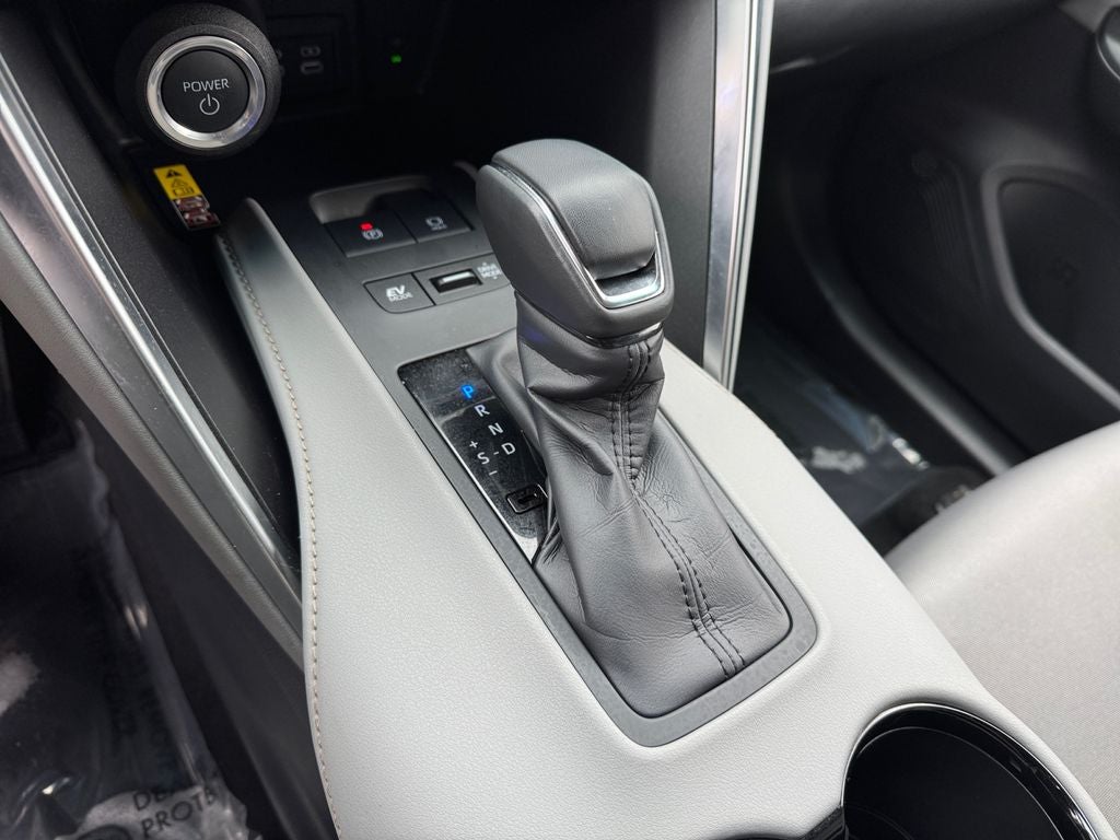 2024 Toyota Venza LE