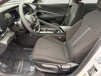 2025 Hyundai Elantra SE