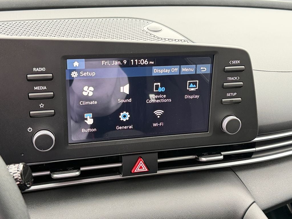 2025 Hyundai Elantra SE