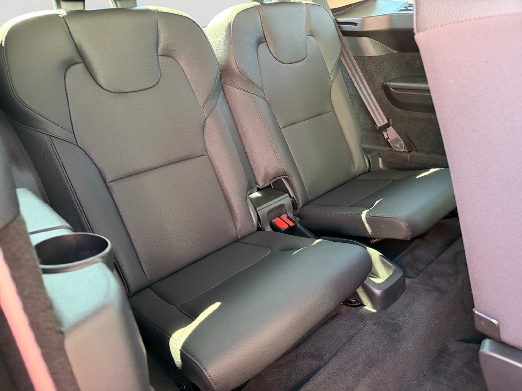 2022 Volvo XC90 T6 Momentum
