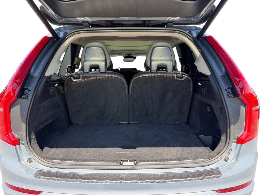 2022 Volvo XC90 T6 Momentum