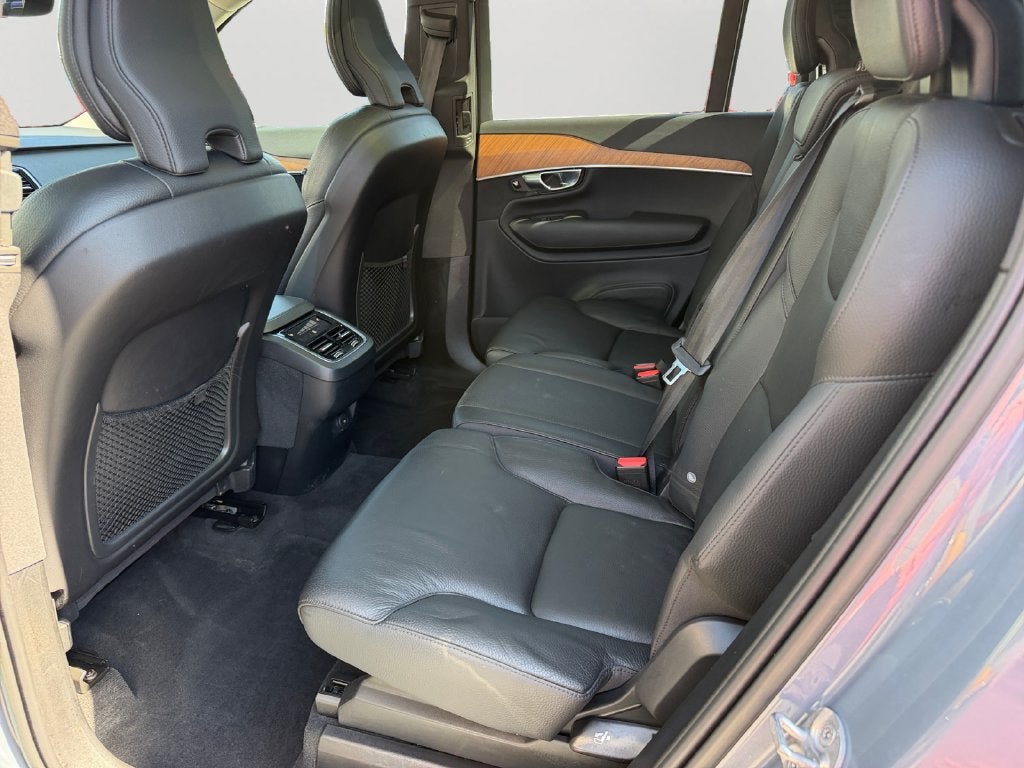 2022 Volvo XC90 T6 Momentum