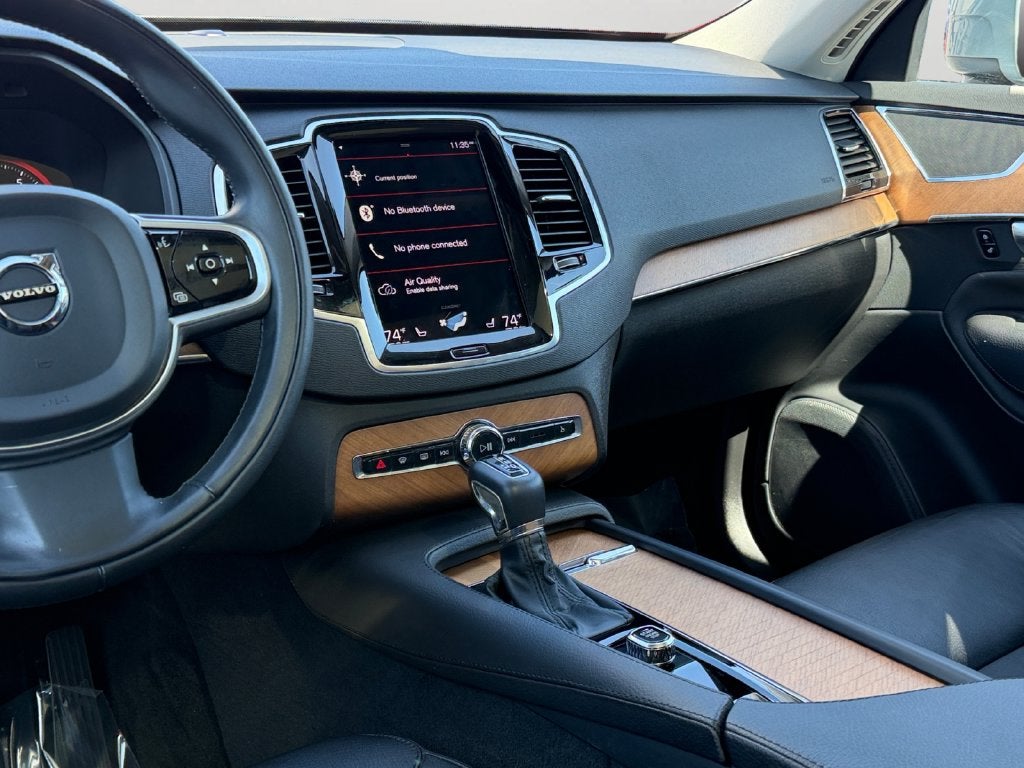 2022 Volvo XC90 T6 Momentum