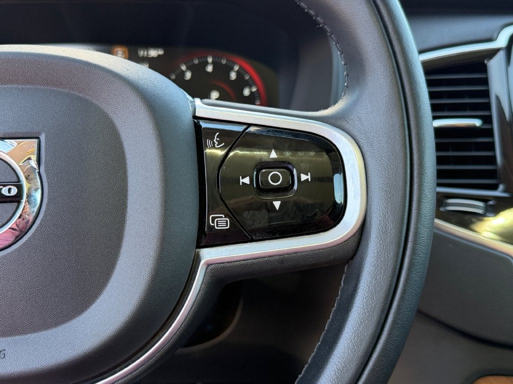 2022 Volvo XC90 T6 Momentum