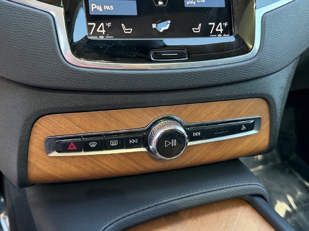 2022 Volvo XC90 T6 Momentum