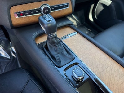 2022 Volvo XC90 T6 Momentum