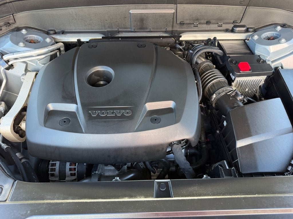 2022 Volvo XC90 T6 Momentum