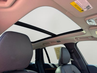 2022 Volvo XC90 T6 Momentum