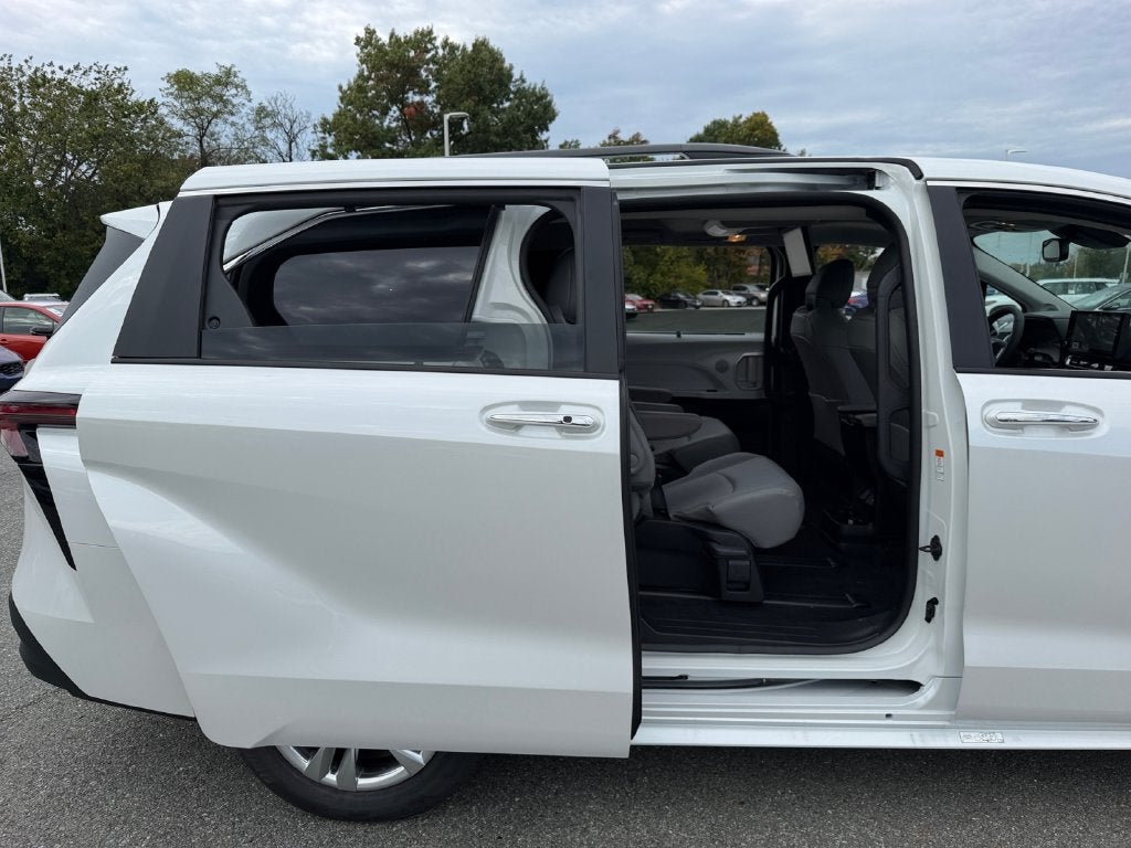 2026 Toyota Sienna XLE 7 Passenger