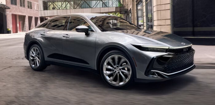 Toyota Crown vs. Toyota Camry